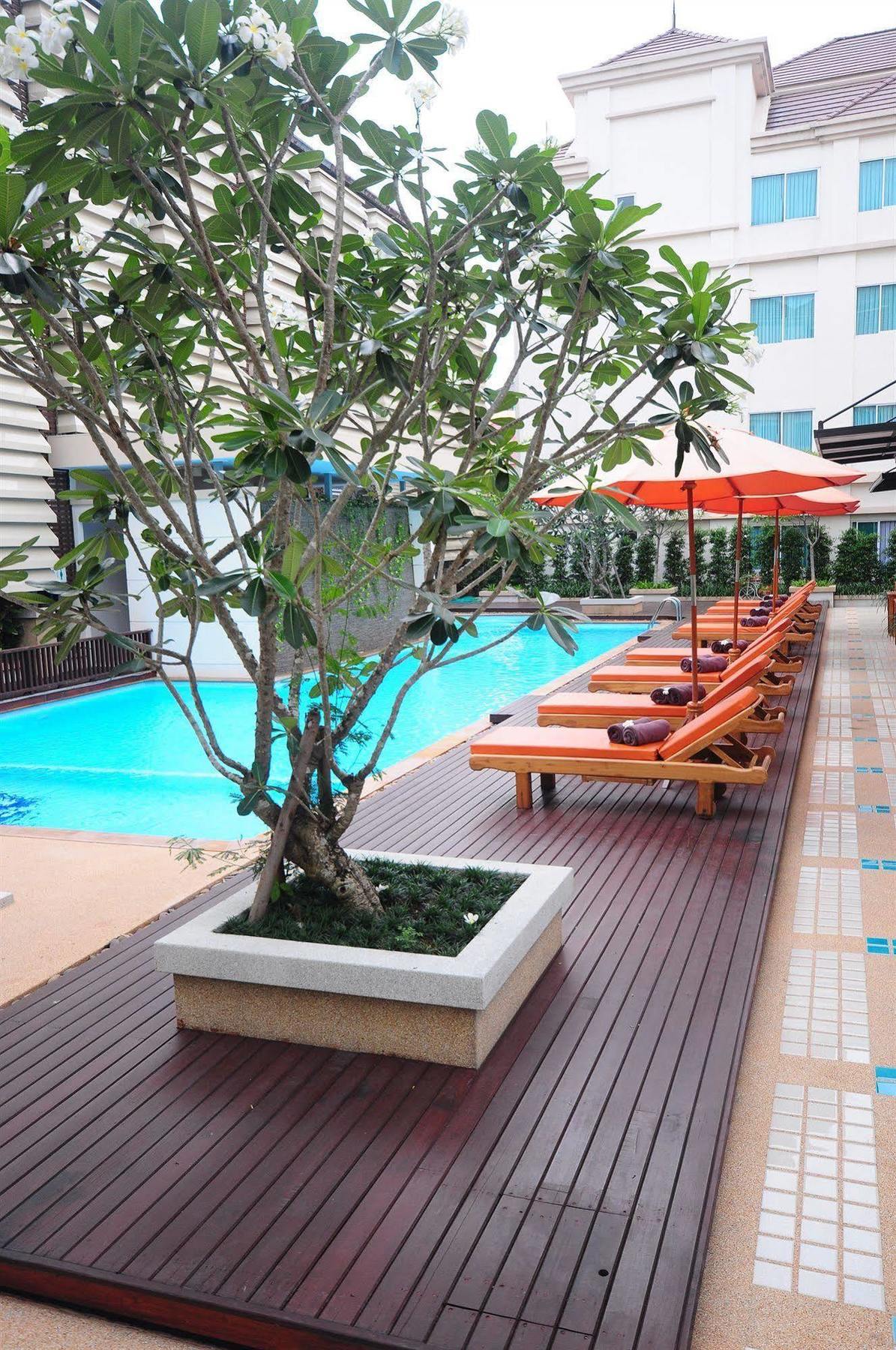Avion Hotel Bangkok Exterior foto